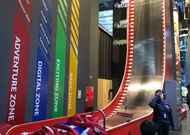 U型不锈钢牵引滑梯案例实物图1