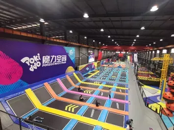 蹦床公园
