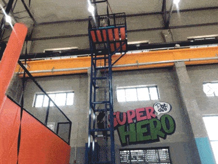 高空蹦极区.gif