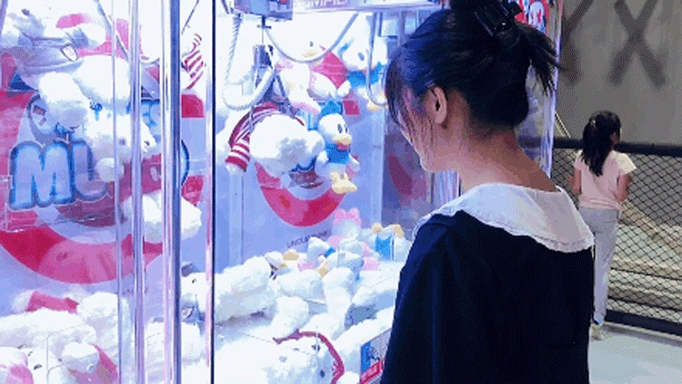 运动乐园万圣节抓娃娃.gif