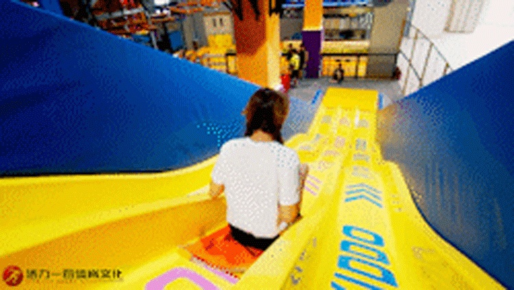 运动梦工场三道滑梯.gif