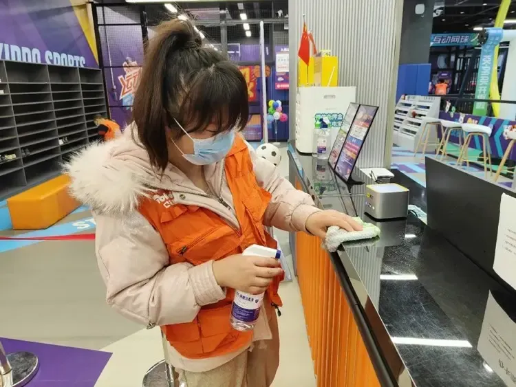 运动乐园消毒擦拭.jpg