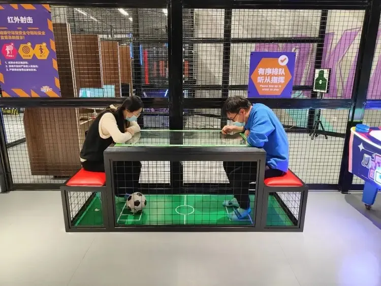 运动乐园桌下足球.jpg