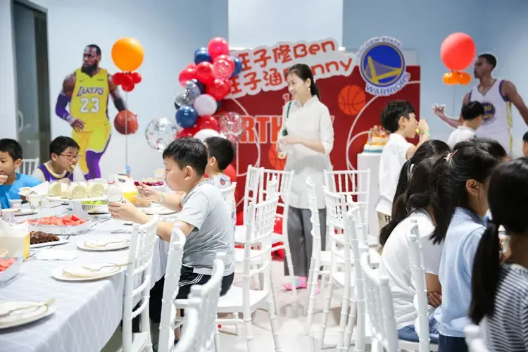 运动馆派对.jpg