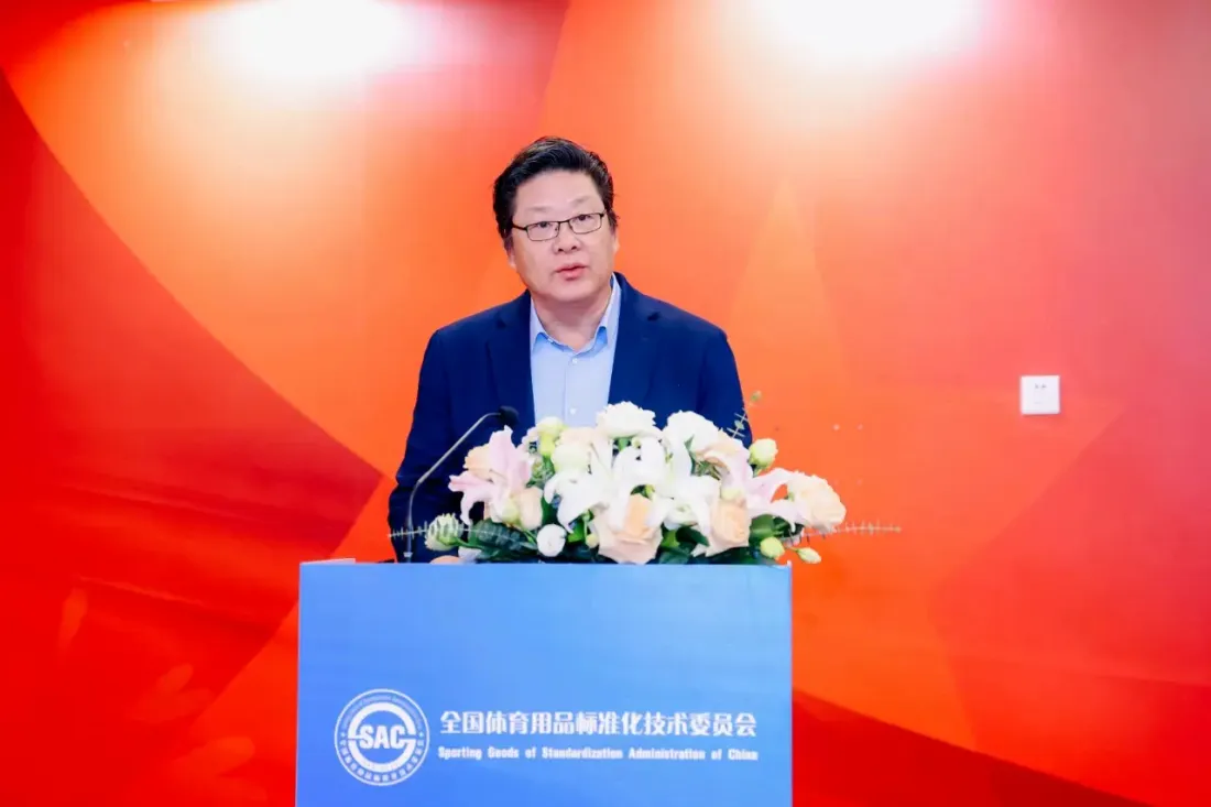 中国体育用品业联合会副主席兼秘书长、标委会主任委员罗杰.png