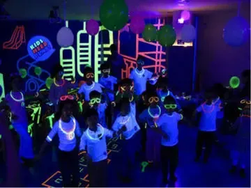 室内运动乐园荧光主题生日派对