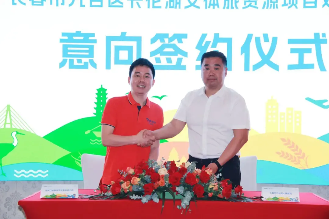 口袋屋游乐创始人/CEO王永宝(左)