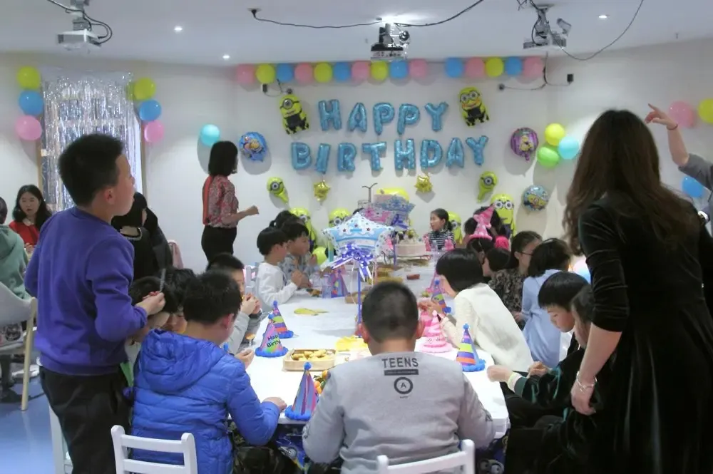 室内儿童乐园生日派对