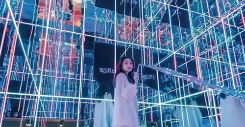 光影长廊镜子迷宫