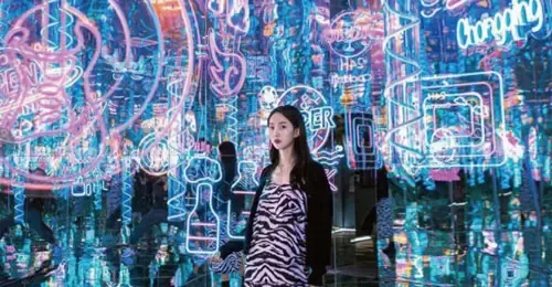 霓虹世界镜子迷宫
