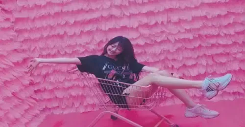 羽毛墙镜子迷宫