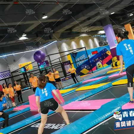 蹦床躲避球