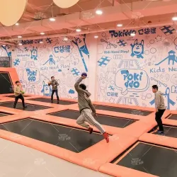 蹦床躲避球