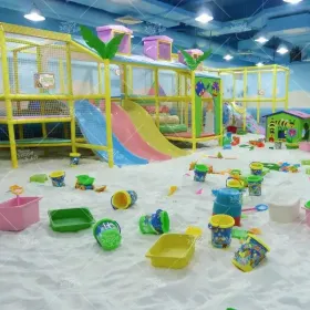 儿童沙池区